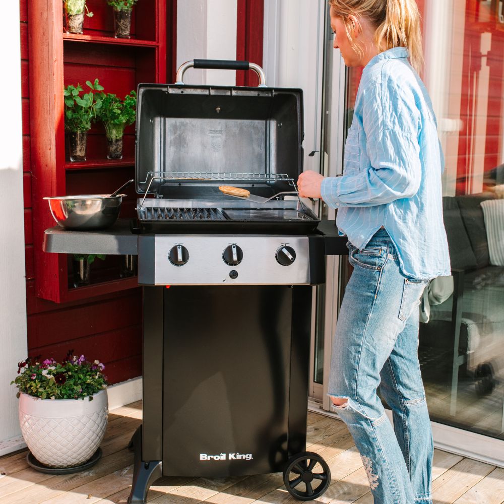 Broil King Gem 310 Gas Grill - Propane