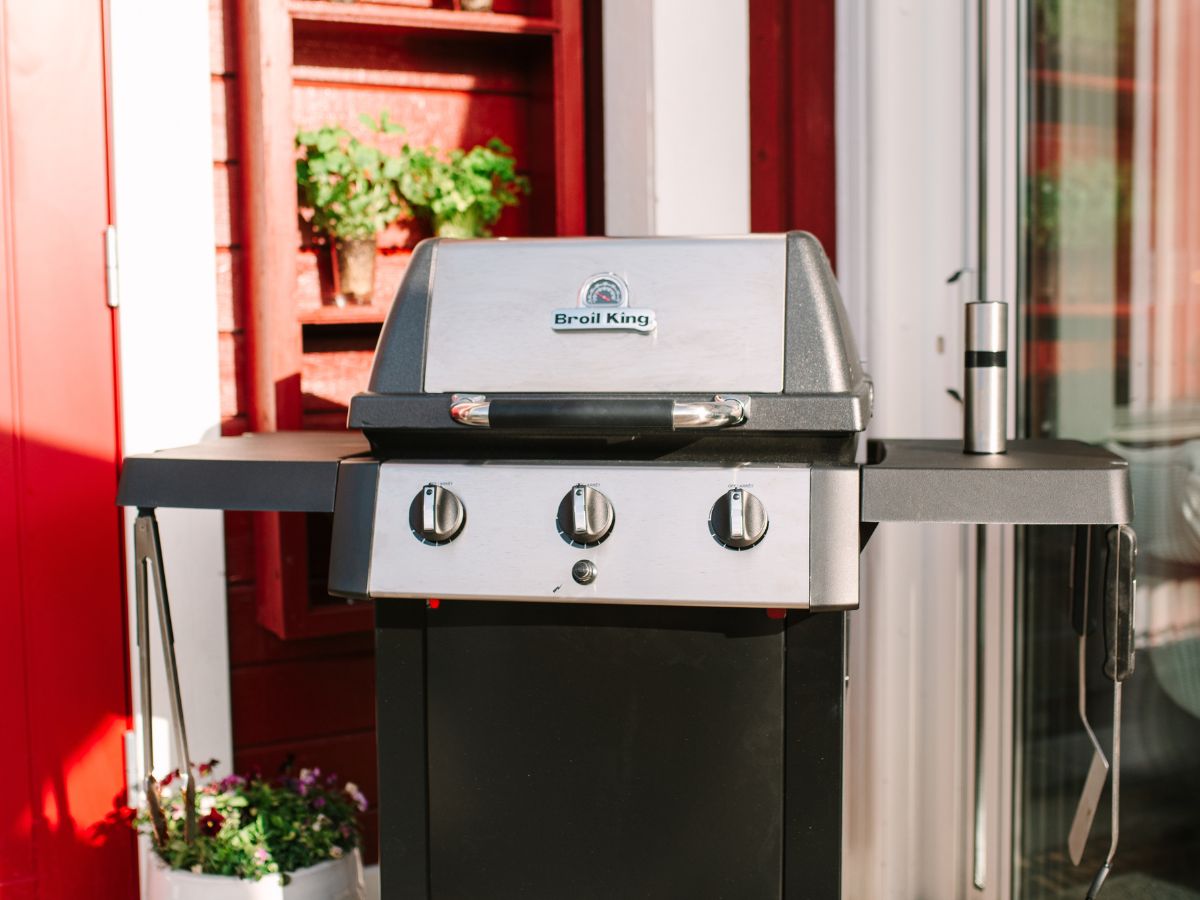 Broil King Gem 310 Gas Grill - Propane