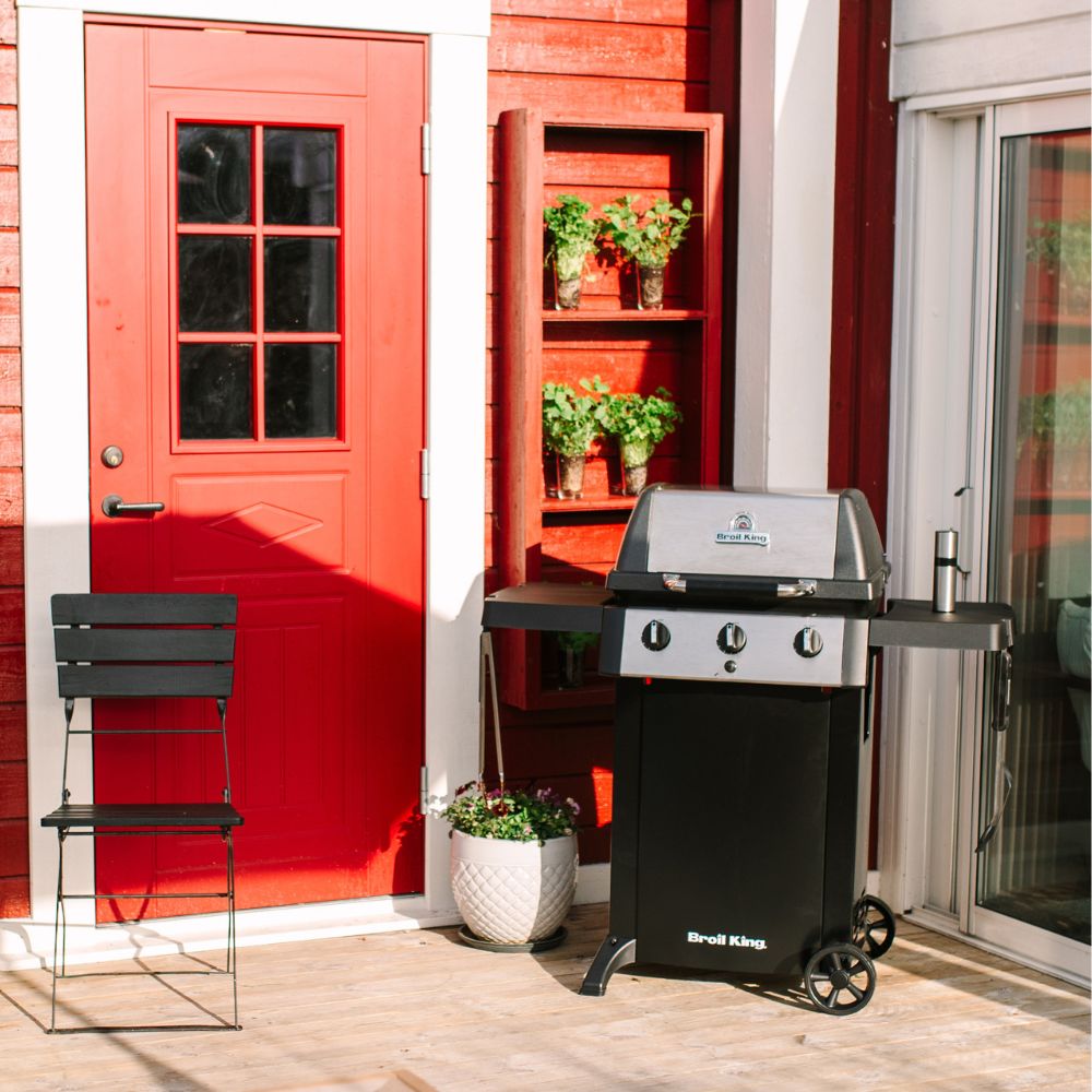 Broil King Gem 310 Gas Grill - Propane