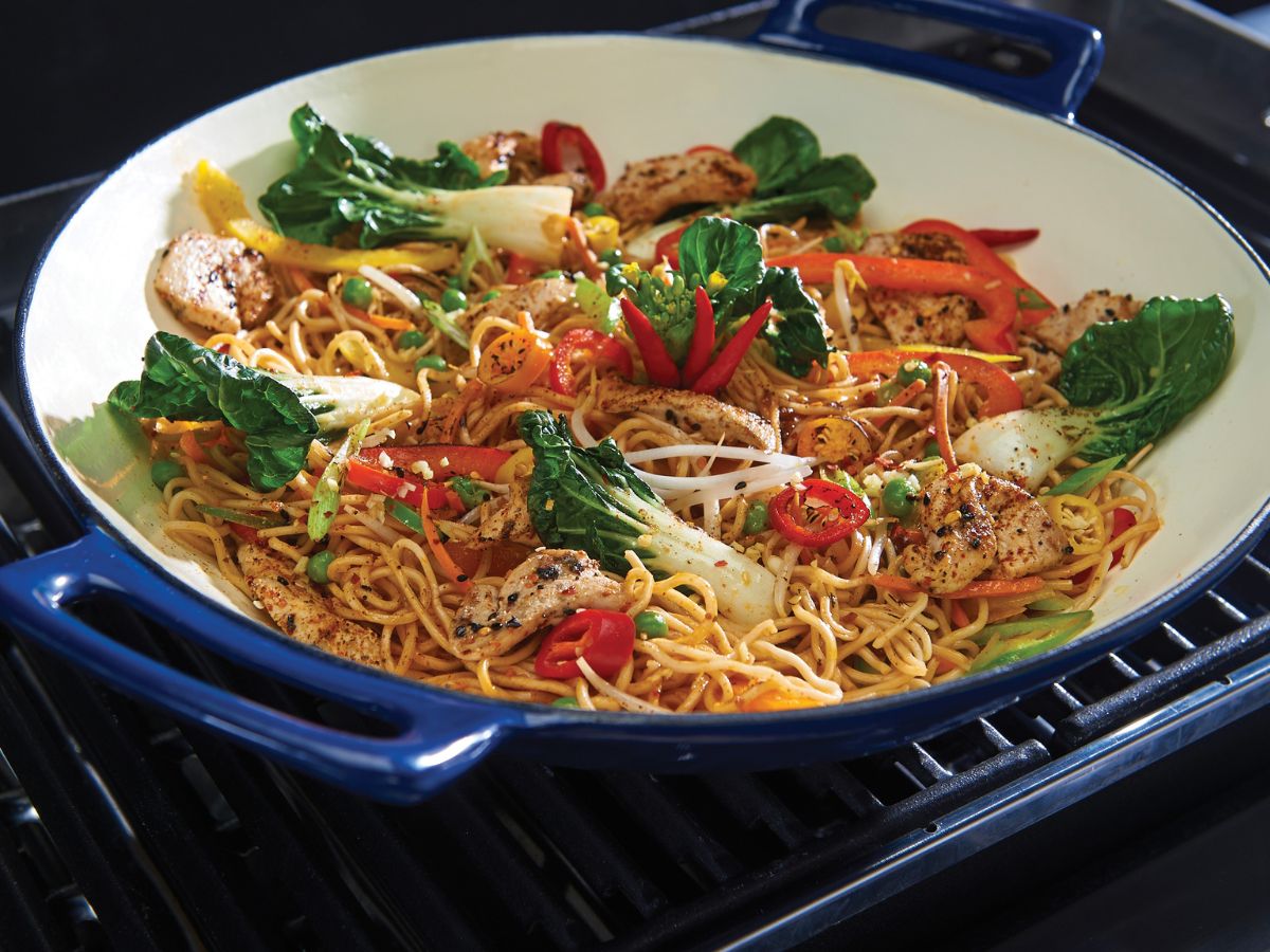 Broil King Porcelain Cast Iron Wok