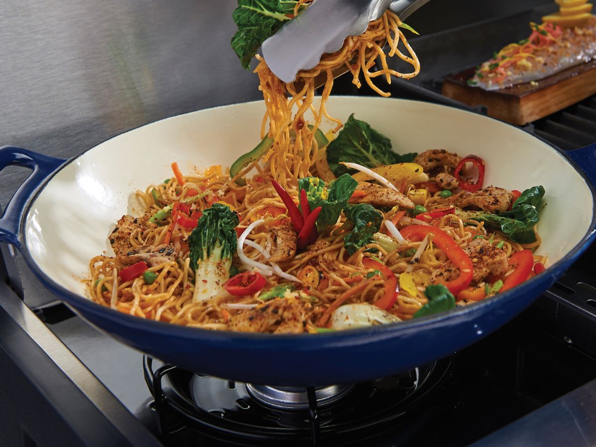 Broil King Porcelain Cast Iron Wok