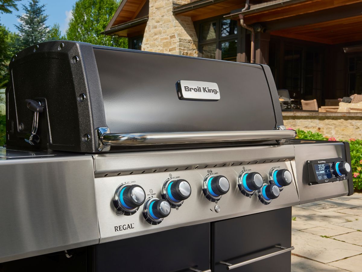 Broil King Regal Q 590 Pro IR Gas Grill