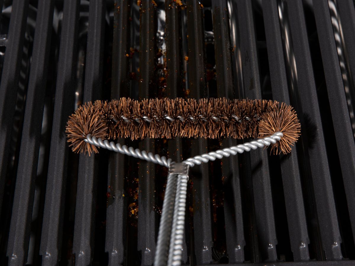 Broil King Twisted Tri-Head Palmyra Grill Brush