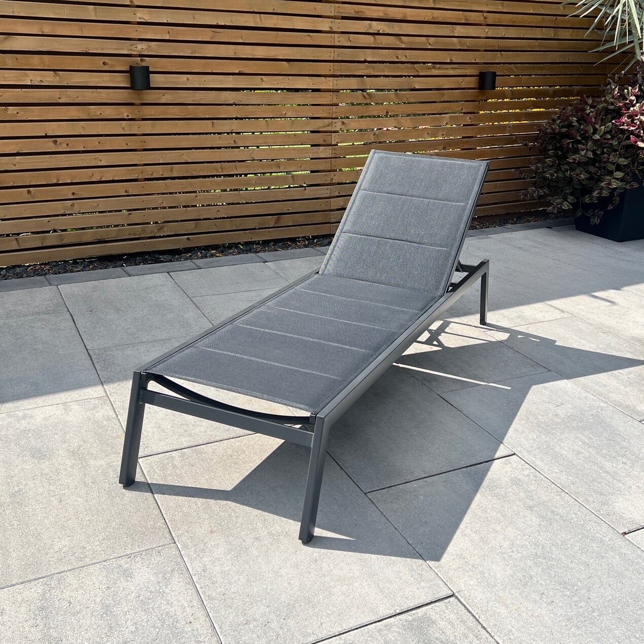 Breeze Padded Sling Chaise Lounge