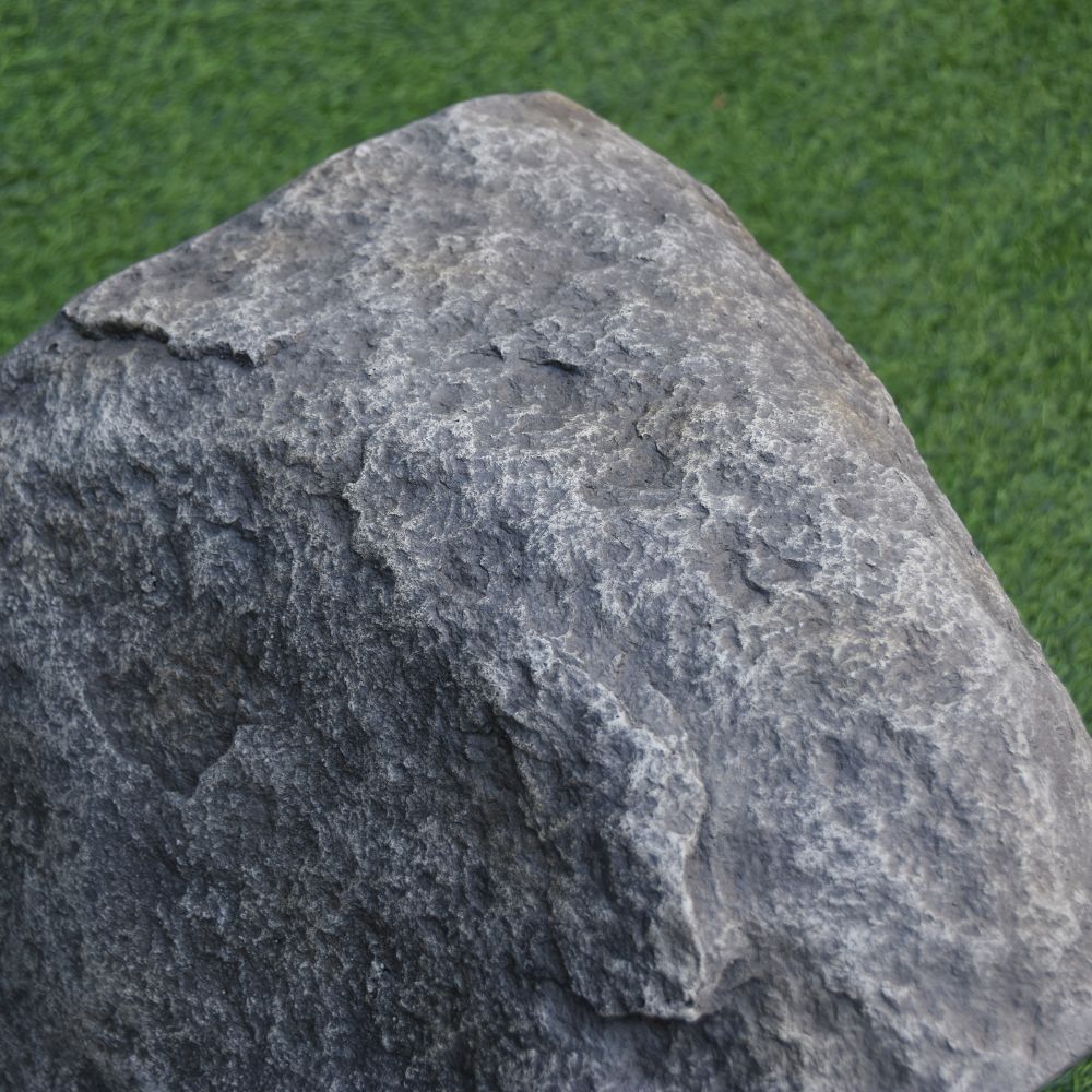 Boulder Cast Concrete Seat