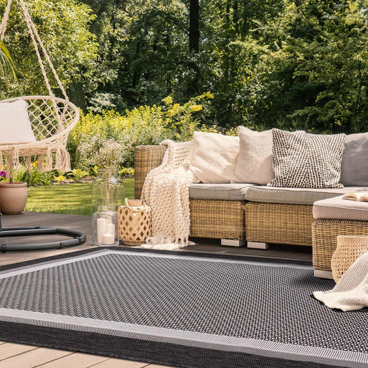 Jasper Border Outdoor Carpet - Light Grey/Dark Grey