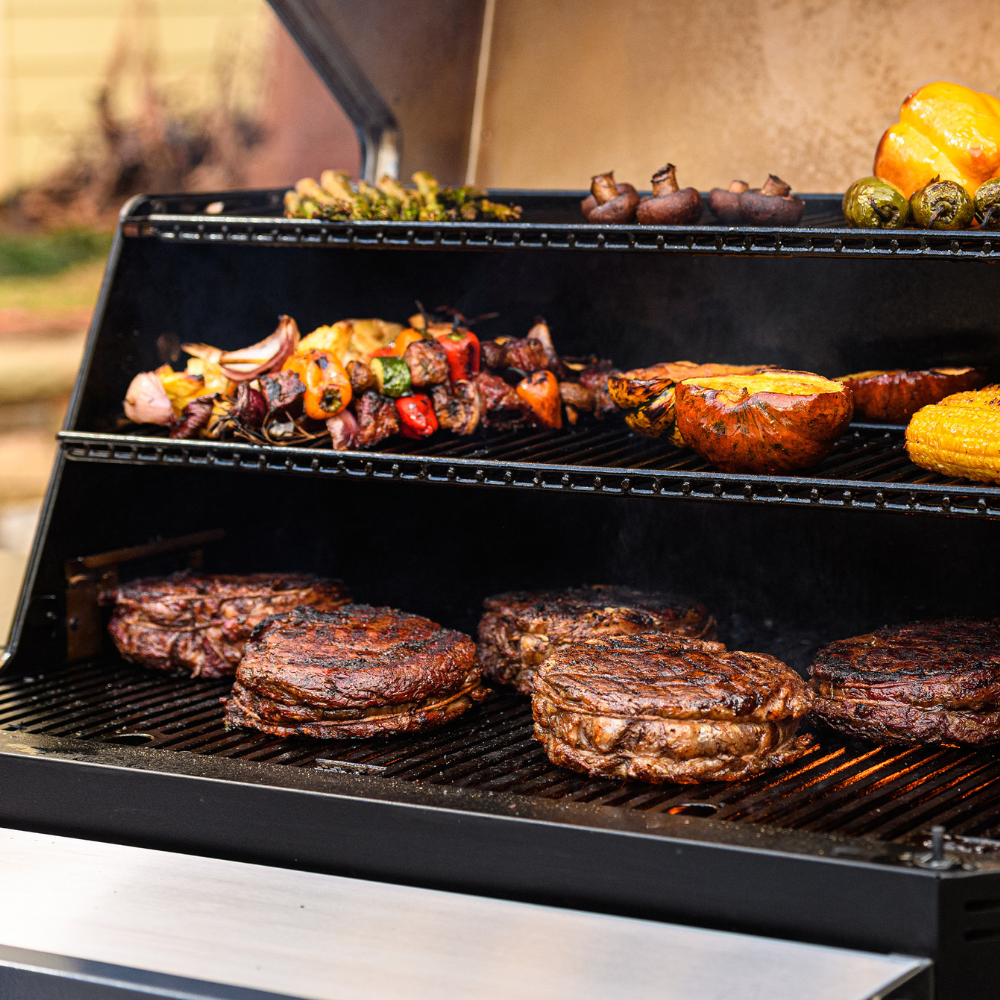 Masterbuilt Gravity Series 1050 Digital Charcoal & Smoker Grill