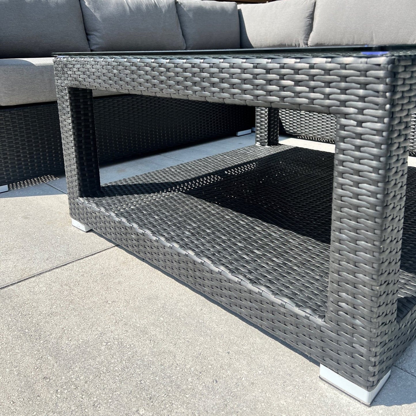 Universal Wicker Chat Table