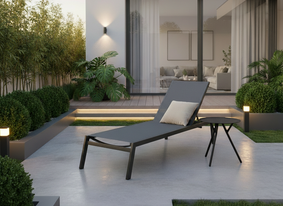 Chaise Lounges & Daybeds