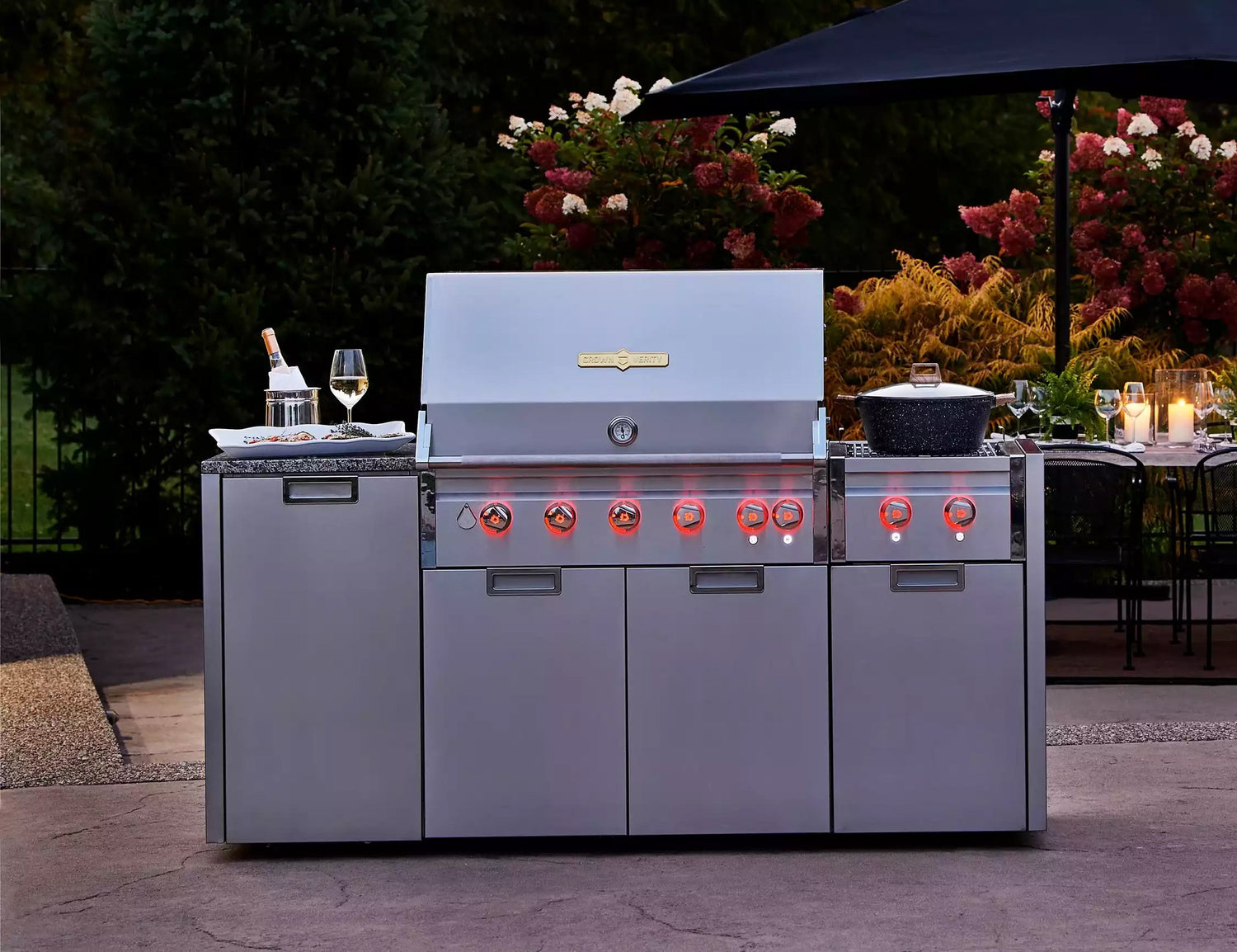 Built-In Grills & Outdoor Kitchens