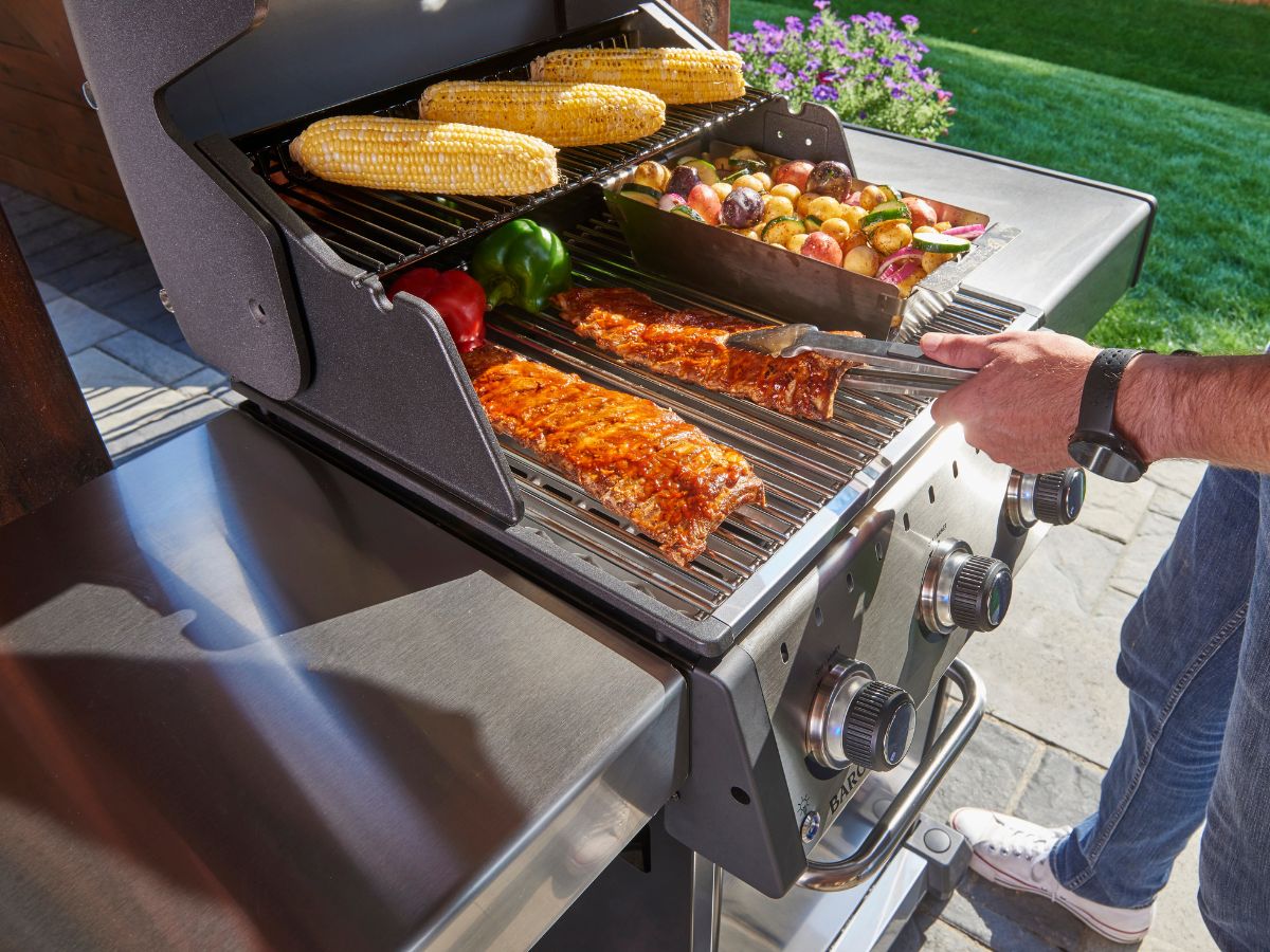 Broil King Baron 320 Pro Gas Grill **INCLUDES COVER**