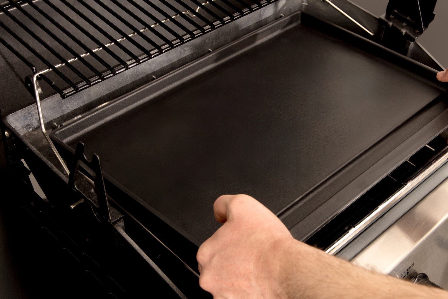 Broil King Monarch Plancha with Porcelain Finish