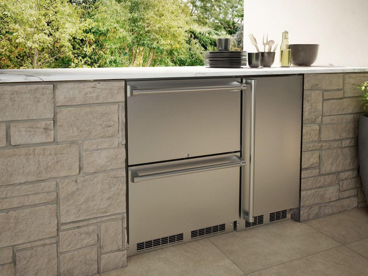 Marvel 15" Outdoor Crescent Ice Machine with Solid Reversible Door