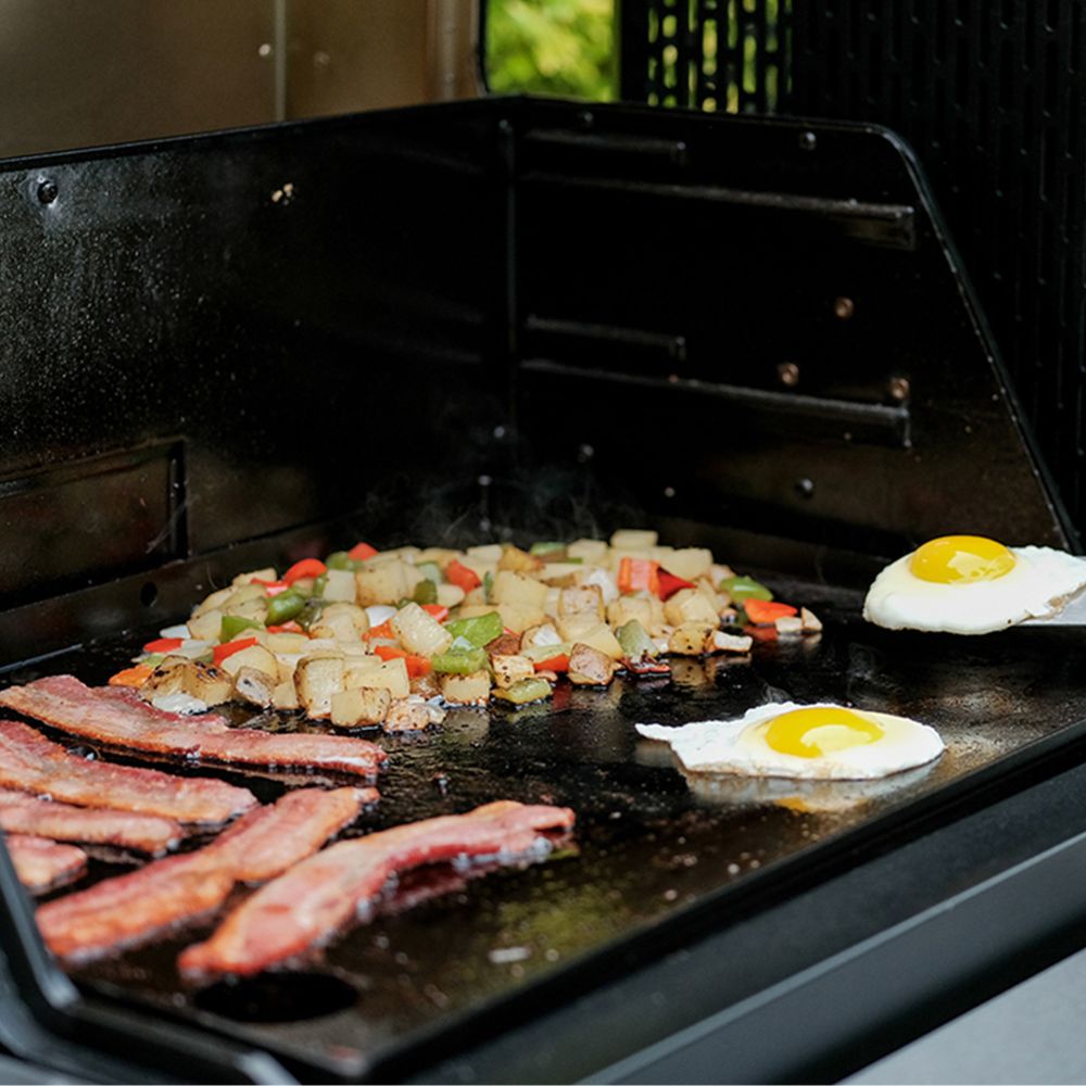 Masterbuilt Gravity Series 800 Digital Charcoal Griddle & Smoker Grill