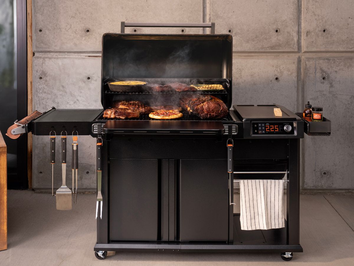 Traeger Woodridge Pro Plus Pellet Grill