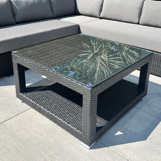 Universal Wicker Chat Table