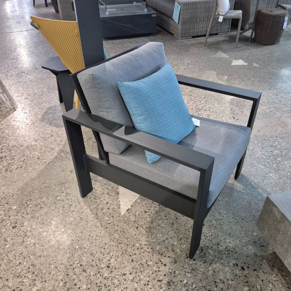 Vienna 3pc Club Set - DEMO MODEL - AS IS SET - LOCAL DELIVERY ONLY