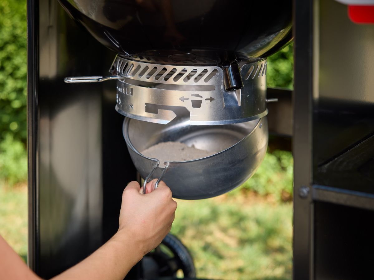 Weber 22" Performer Premium Charcoal Grill