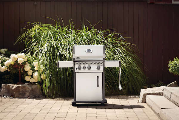 Napoleon Rogue® XT 425 Gas Grill w/ Infrared Side Burner - Stainless Steel **EXTREME SAVINGS EVENT**